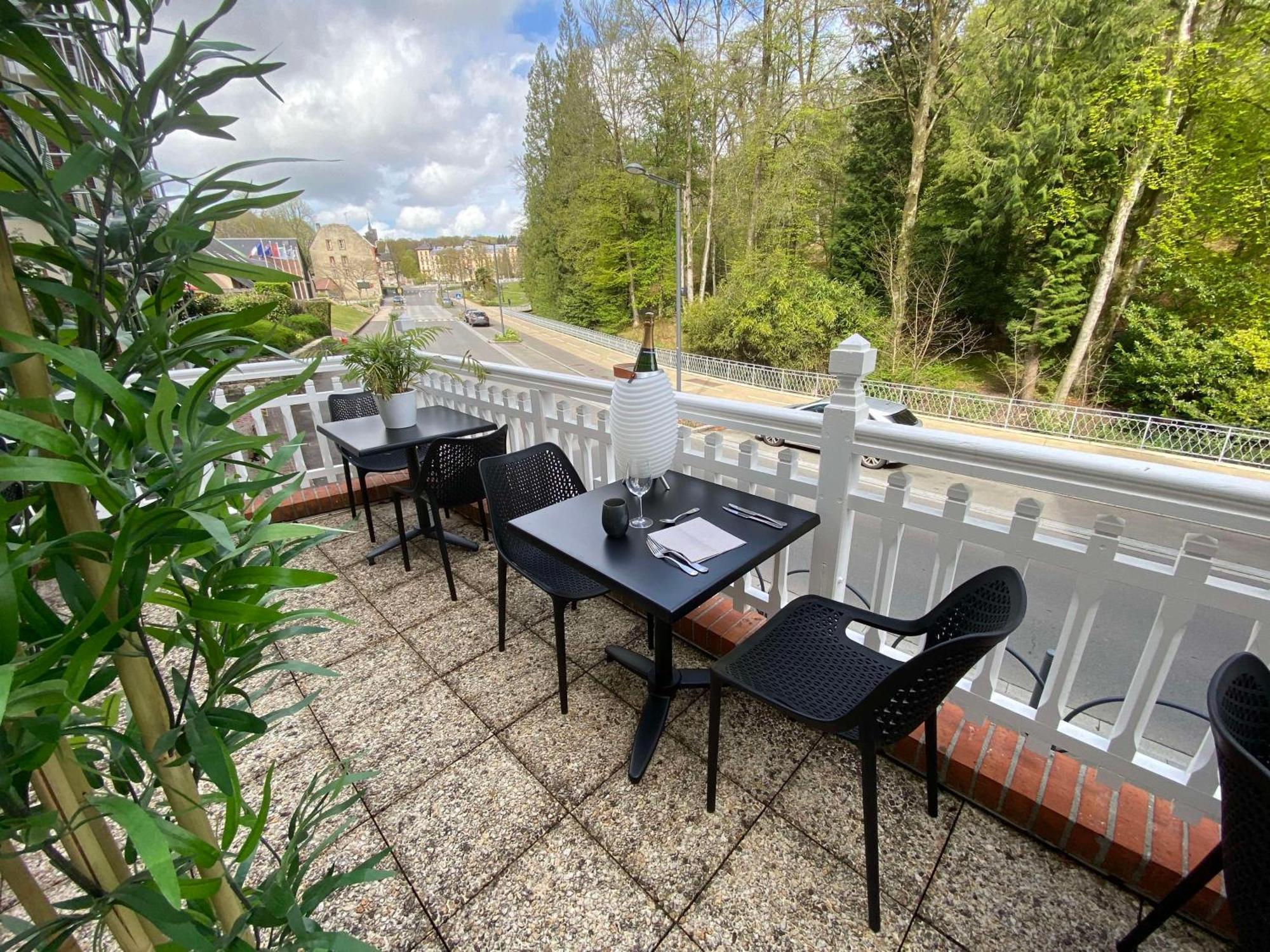 Hôtel Spa Le Roc Au Chien Bagnoles de l'Orne Normandie Exterior foto